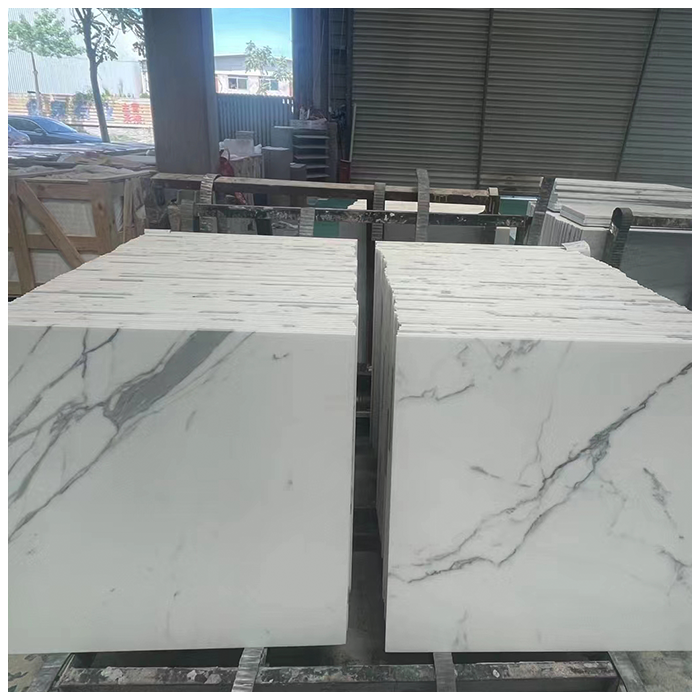 Carreaux de sol en marbre blanc Calacatta 1