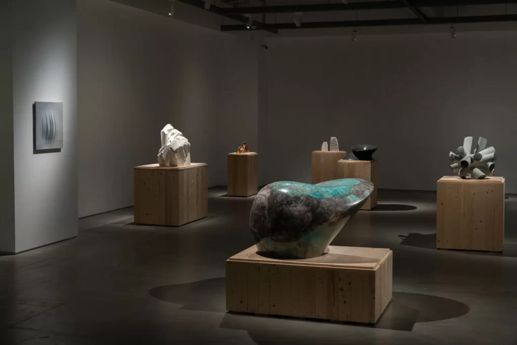 02 湧現—薩璨如、尼古拉．貝杜雙個展 空間局部 Bella Ku scaled 1