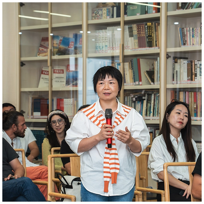 Ms.Apple Lam from MQ STONE