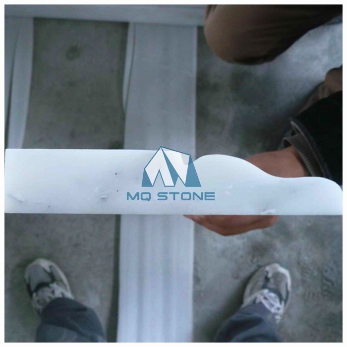 सफेद कैरारा संगमरमर स्कर्टिंग टाइल