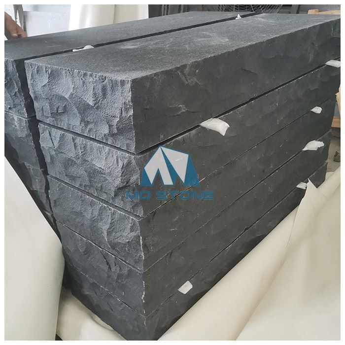 معالجته لدرج حديقة البازلت الأسود