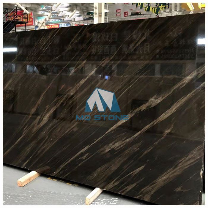 Dalles de granit brun foncé