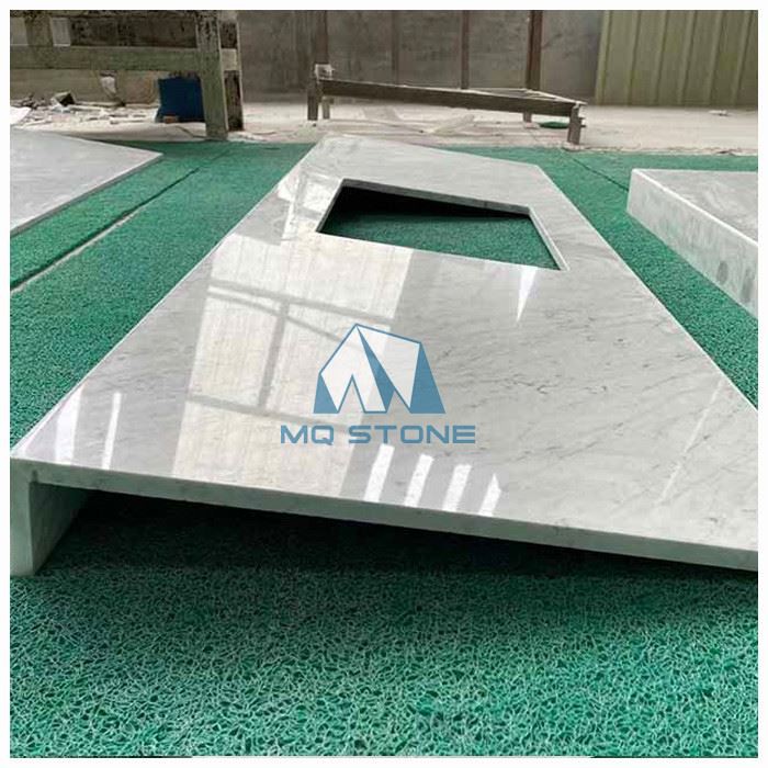 Готовые столешницы из белого каррарского мрамора