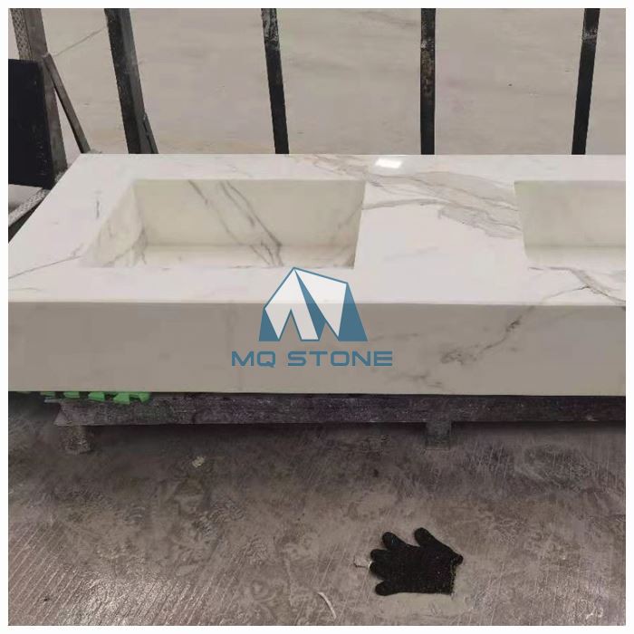 Столешница для ванны Calacatta