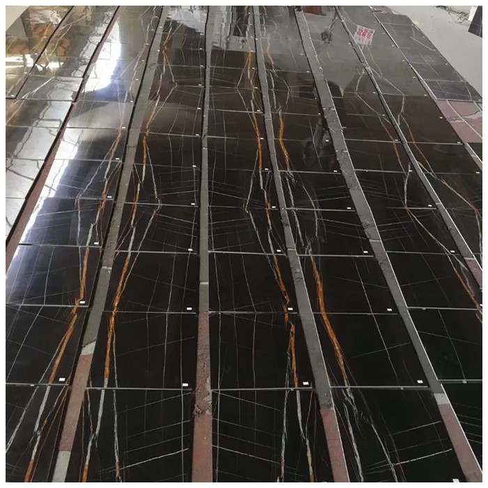 Jubin Marmar Hitam Dan Emas