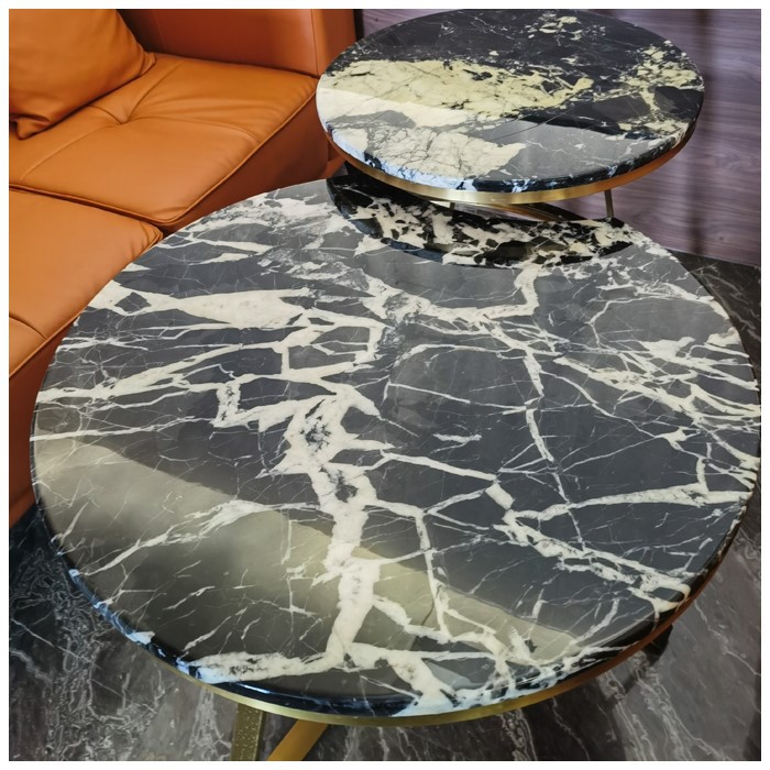 黒大理石のネスティング・テーブル