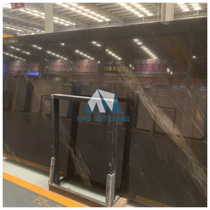 Dalles de granit brun foncé