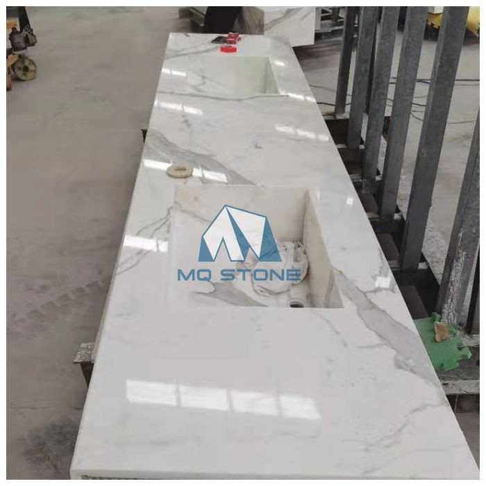 Столешница для ванны Calacatta