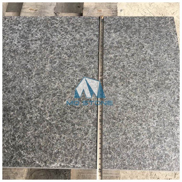 Запаљени црни гранит