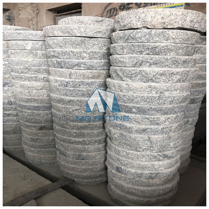 Круглые гранитные ступени