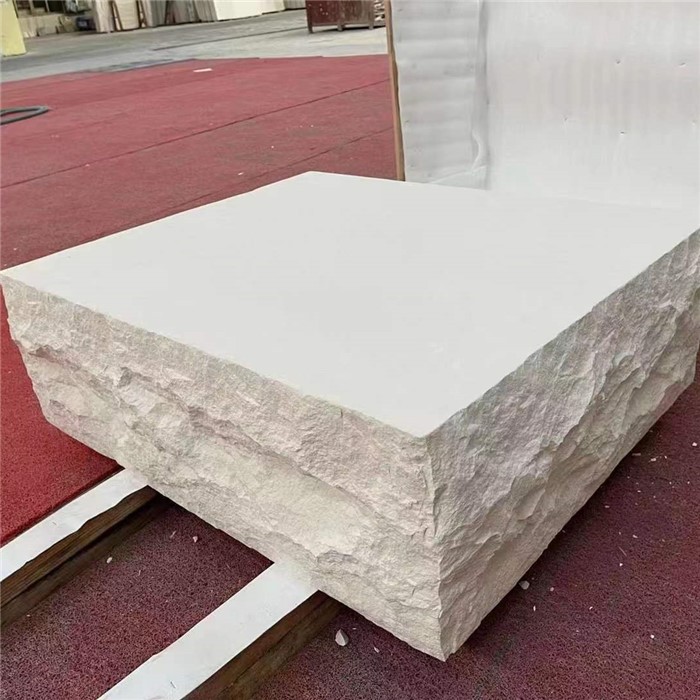 Природни цепани камени блокови