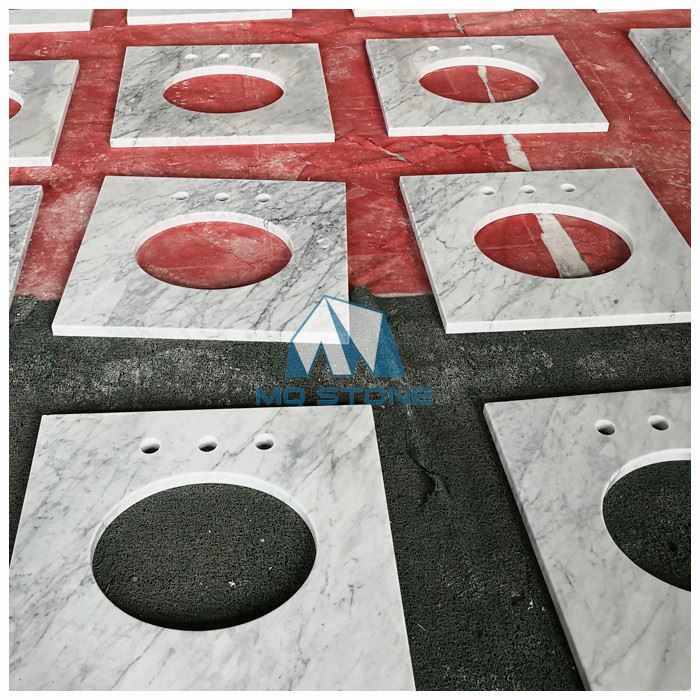 Белая столешница для ванны из каррарского мрамора