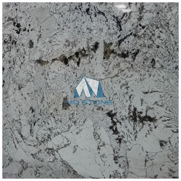 Плоча са плавим цветом