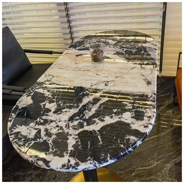 黒大理石のネスティング・テーブル