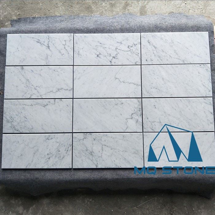 Carreaux polis de Carrare