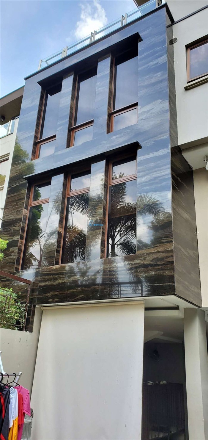 Polierter brauner Granit