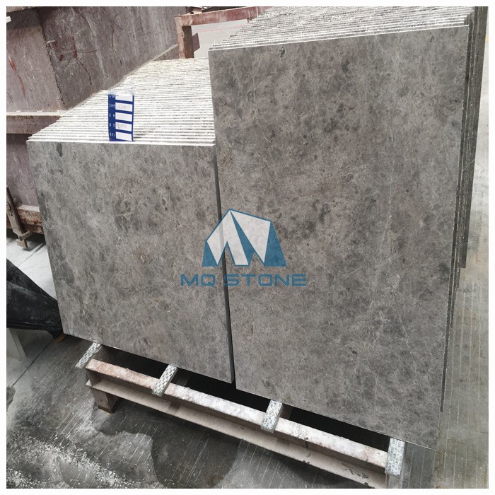 Pavimento in marmo grigio