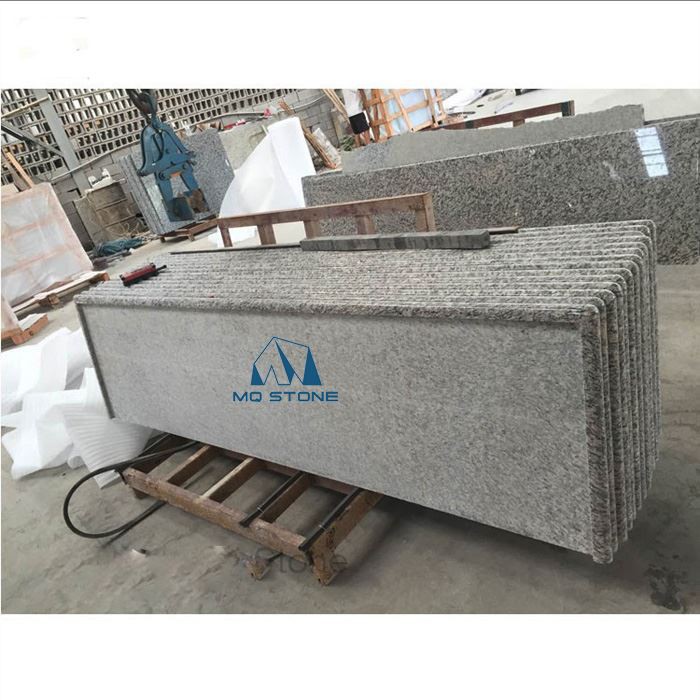 Comptoirs en granit blanc tigré