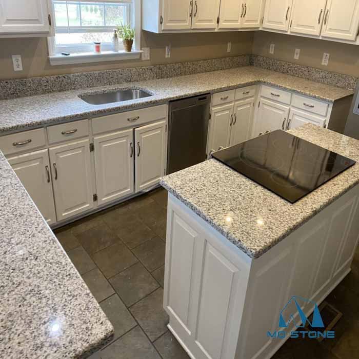 میز گرانیتی لونا مروارید با کابینت سفید