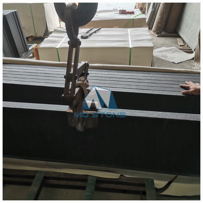 검은 현무암 타일