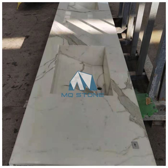 Столешница для ванны Calacatta