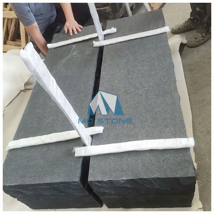 معالجته لدرج حديقة البازلت الأسود