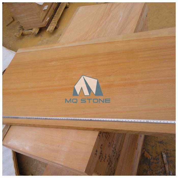 Piastrelle in legno di teak e pietra arenaria