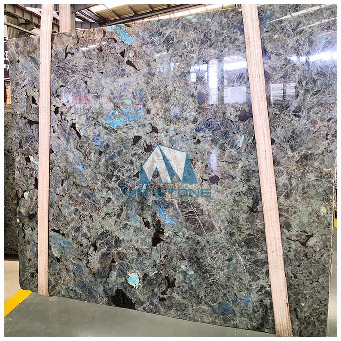 Белый гранит лабрадорит