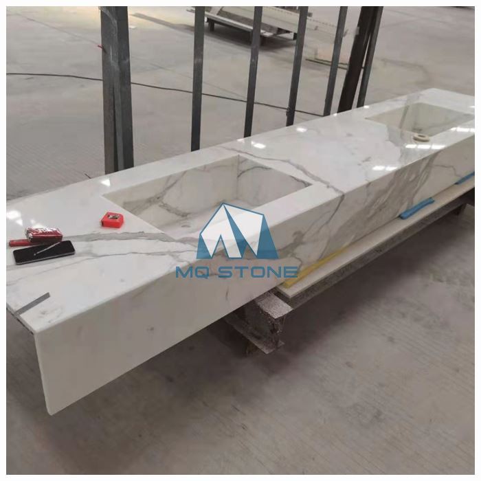 Столешница для ванны Calacatta