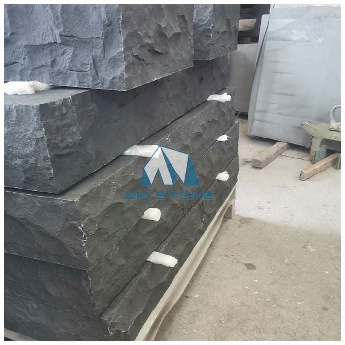 معالجته لدرج حديقة البازلت الأسود