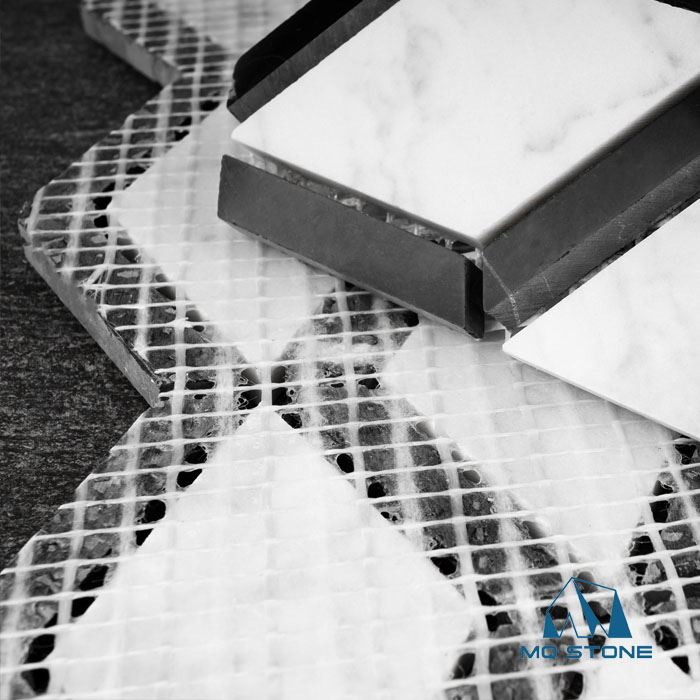 कैरारा सफेद संगमरमर मोज़ेक बैकस्प्लैश टाइल