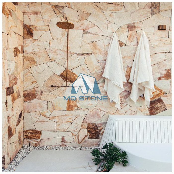 Gelbe Steinverkleidungen