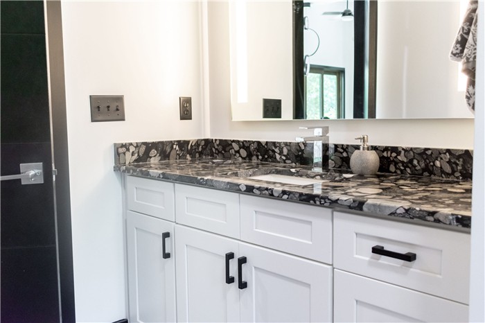 Countertop Bilik Mandi Granit Hitam