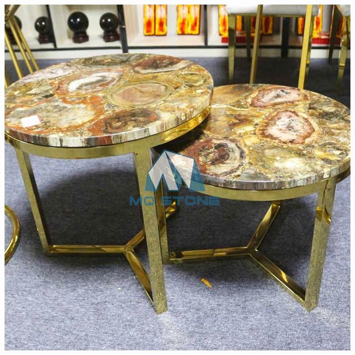 Yuvarlak Taşlaşmış Ahşap Masa