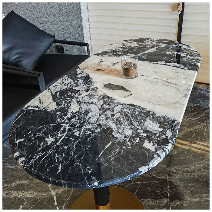 黒大理石のネスティング・テーブル