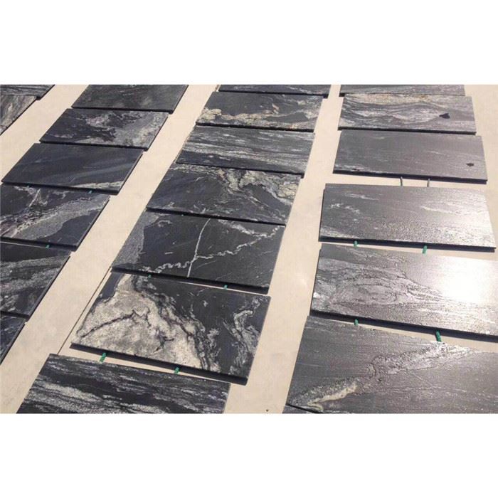 Schwarze Granit-Arbeitsplatten mit weißen Adern