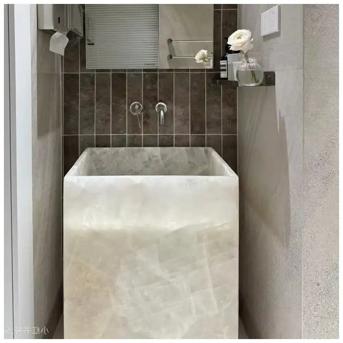 Cristallo-Bianco-Quartzite-Pedestal-Sinks-For-Luxury-Apartment-Bathroom-Projects