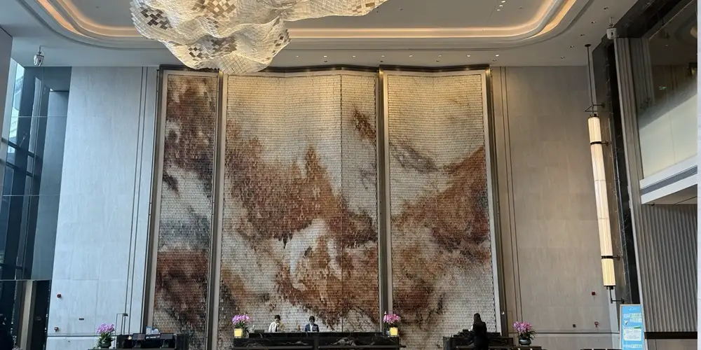 Travertine-Wall-Facade-of-Hotel-Lobby