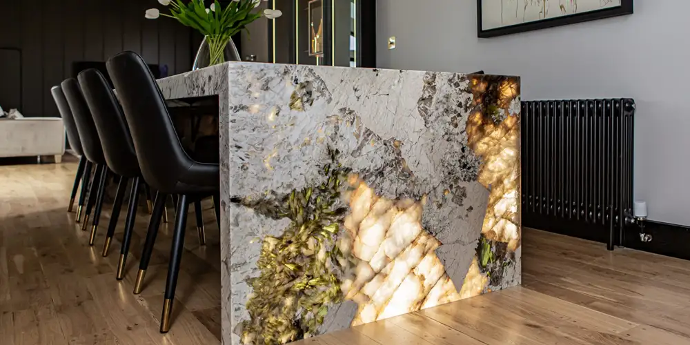 Illuminating-Luxury-A-Technical-Analysis-of-Patagonia-Quartzite-Translucency-for-2026-High-End-Interiors