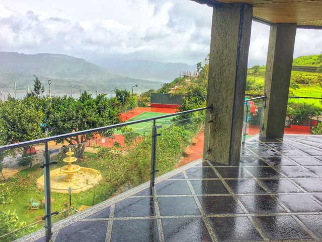 بلاط أرضيات من الجرانيت البني الداكن