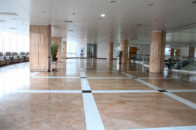 Carreaux de marbre blanc et rouge.jpg