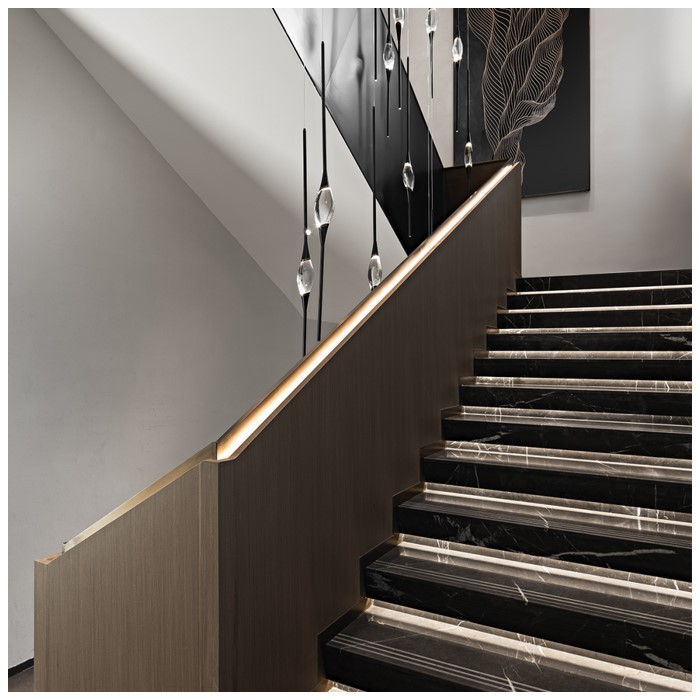 Escaliers en marbre noir Nero Marquina