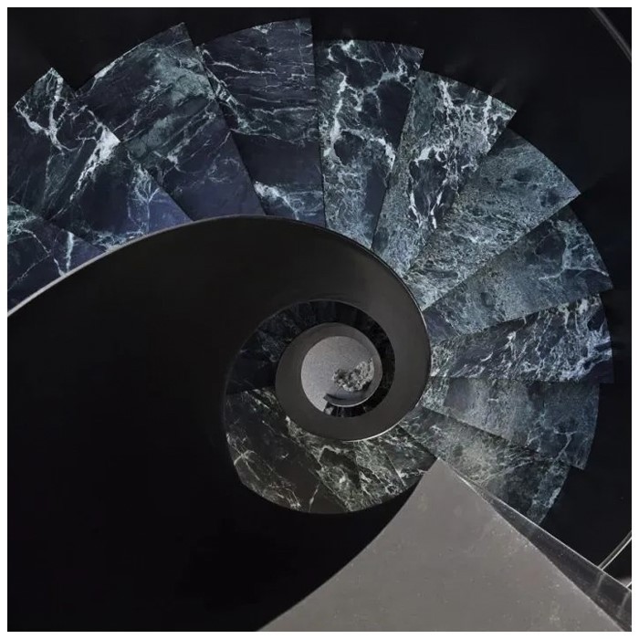 Escaliers en marbre vert de St Denis